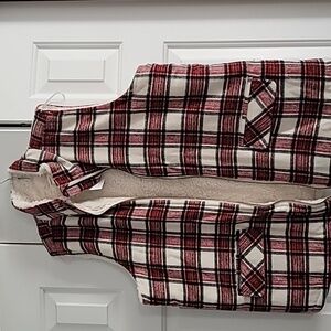 NWT XL Maurices red plaid vest  with white sherpa inside